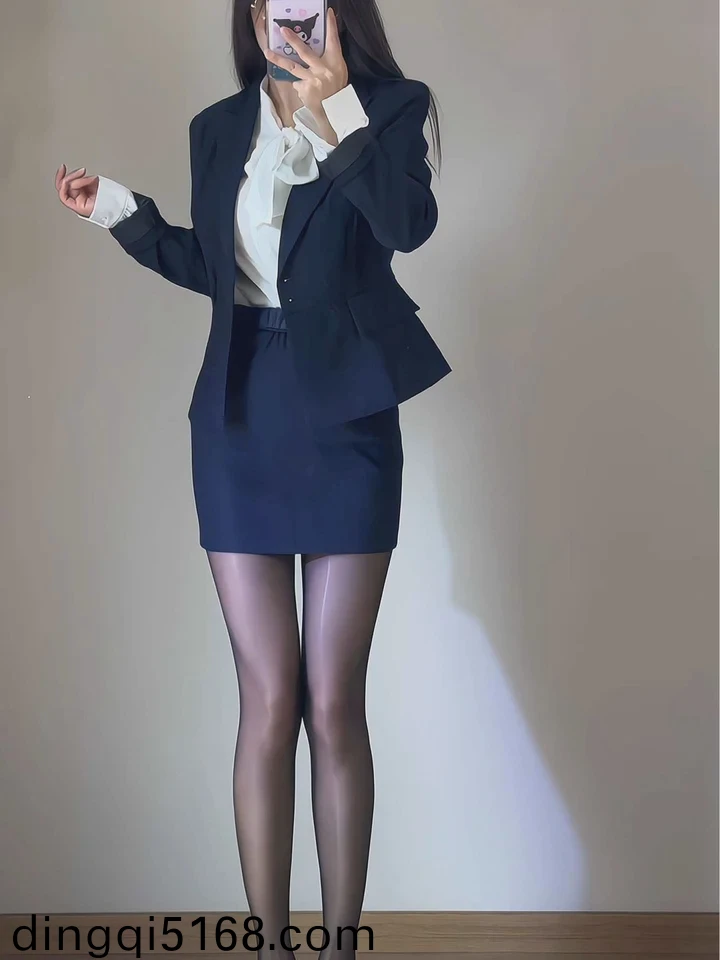 没带罩子被校长摸了一节课